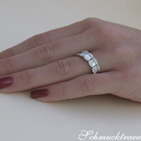 Exquisite Diamond Band in Whitegold 18k