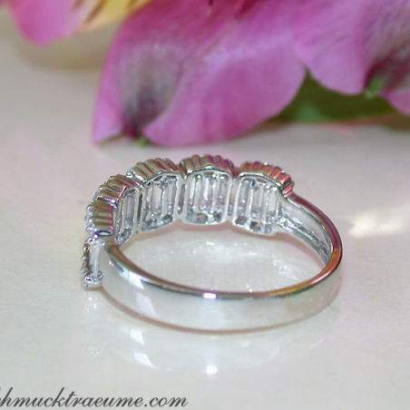 Exquisite Diamond Band in Whitegold 18k