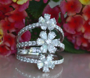 Dreamlike Diamond Blossom Ring