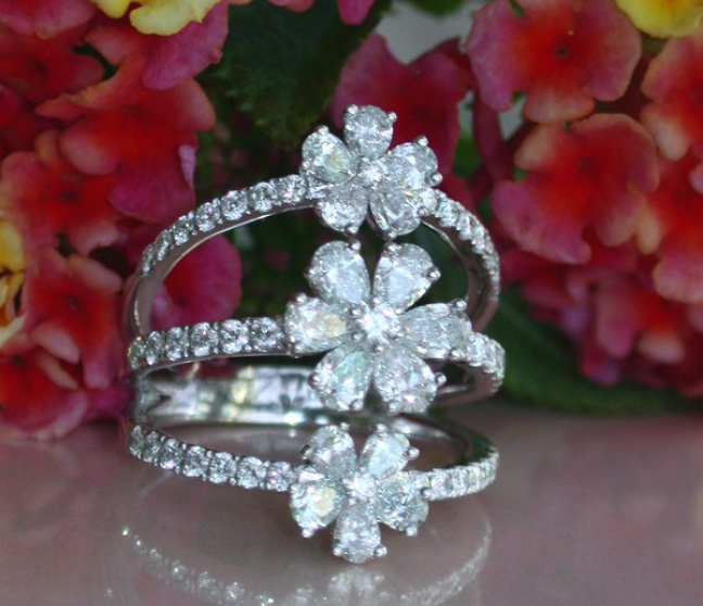 Dreamlike Diamond Blossom Ring Dreamlike Diamond Blossom Ring