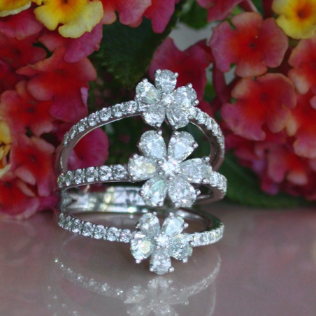 Diamant Ring im Blüten Design