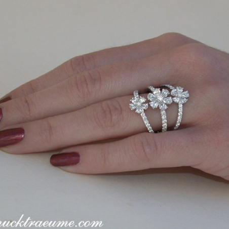 Diamant Ring im Blüten Design