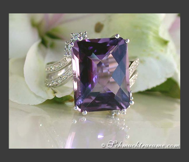 Impressive Amethyst Ring with Diamonds Impressive Amethyst Ring with Diamonds