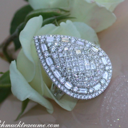 Prestigious Diamond Pear Ring in Whitegold 18k (4.27 ct.)