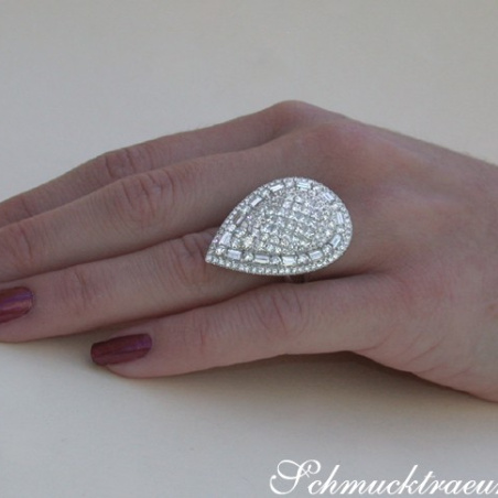 Prestigious Diamond Pear Ring in Whitegold 18k (4.27 ct.)
