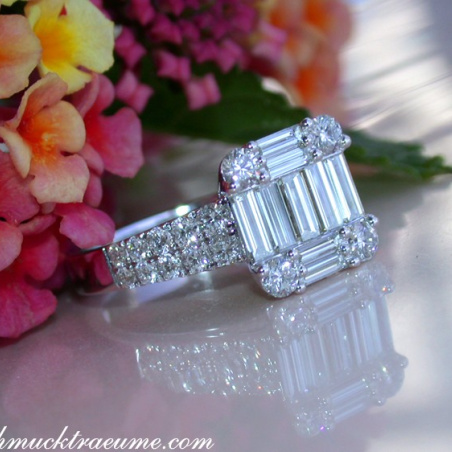 Tremendous Diamond Ring with extra long Baguette Diamonds