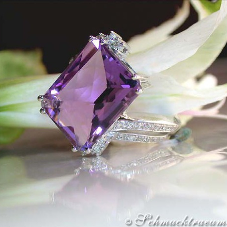 Impressive Amethyst Ring with Diamonds