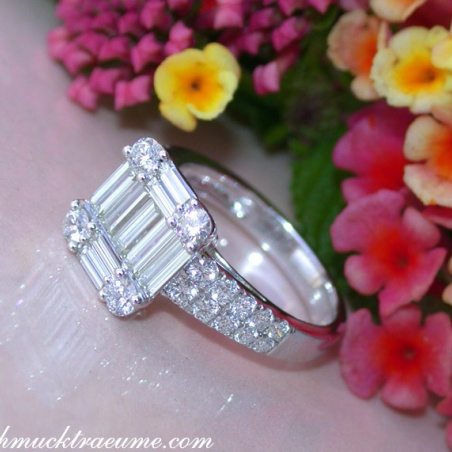 Tremendous Diamond Ring with extra long Baguette Diamonds
