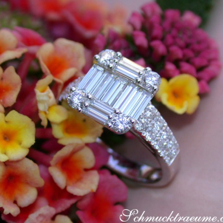 Tremendous Diamond Ring with extra long Baguette Diamonds