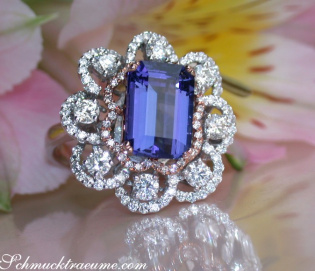 Exceptional AAA Tanzanite Ring with Diamonds