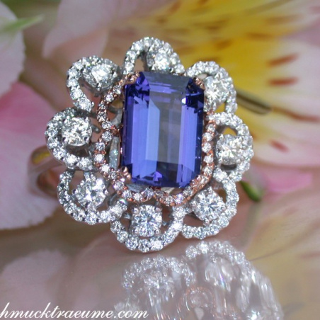 Exceptional AAA Tanzanite Ring with Diamonds