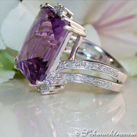 Impressive Amethyst Ring with Diamonds