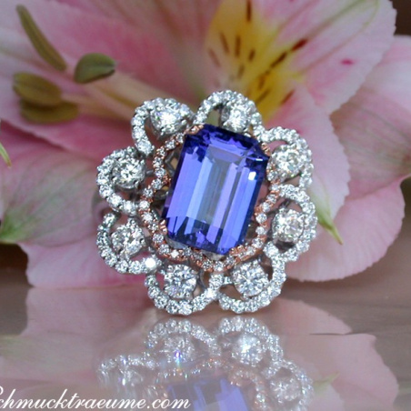 Exceptional AAA Tanzanite Ring with Diamonds