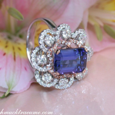 Exceptional AAA Tanzanite Ring with Diamonds