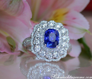 Exquisite Sapphire Ring with Diamonds