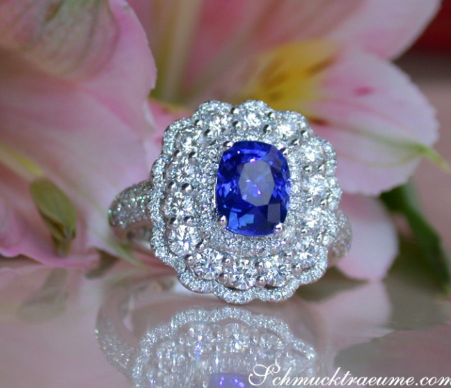 Exquisite Sapphire Ring with Diamonds Exquisite Sapphire Ring with Diamonds