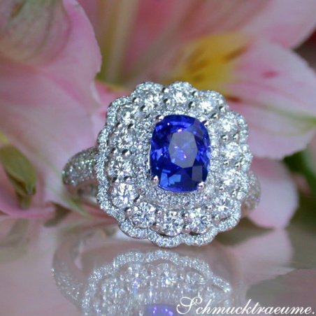 Exquisite Sapphire Ring with Diamonds