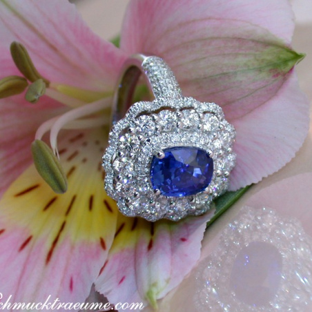 Exquisite Sapphire Ring with Diamonds