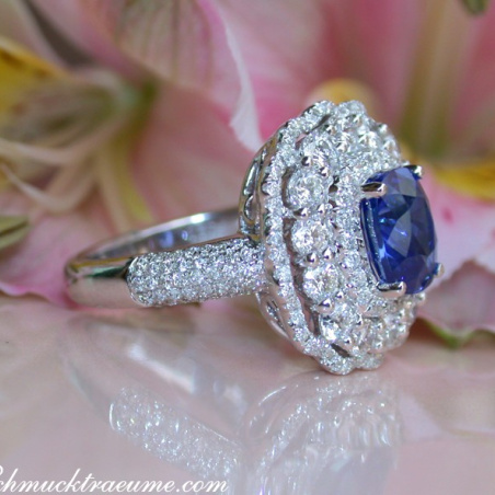 Exquisite Sapphire Ring with Diamonds