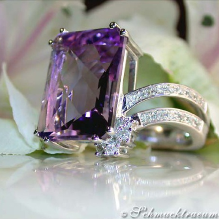 Impressive Amethyst Ring with Diamonds