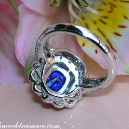 Exquisite Sapphire Ring with Diamonds