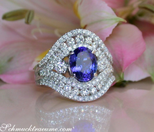 Precious AAA Tanzanite Ring with Diamonds in Whitegold 18k
