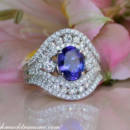 Precious AAA Tanzanite Ring with Diamonds in Whitegold 18k