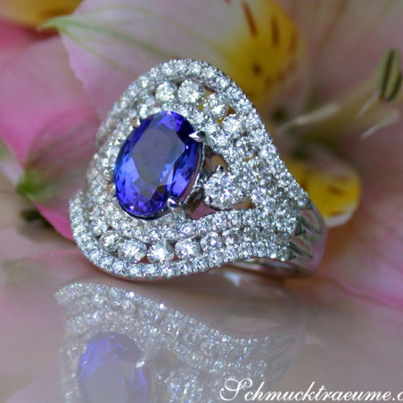 Precious AAA Tanzanite Ring with Diamonds in Whitegold 18k