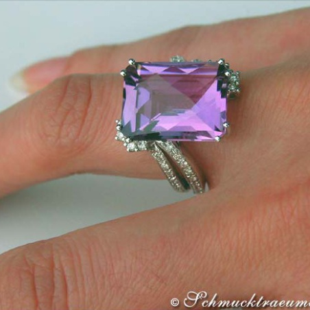 Impressive Amethyst Ring with Diamonds