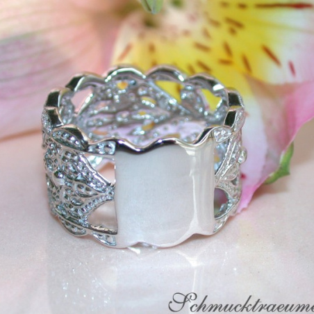 Graceful Antique Style Diamond Ring