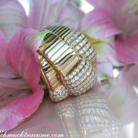 Opulent Diamond Ring