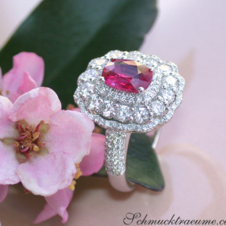 Magnificent Ruby Ring with Diamonds