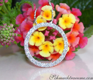 Elegant Diamond Circle Pendant in Whitegold 18k