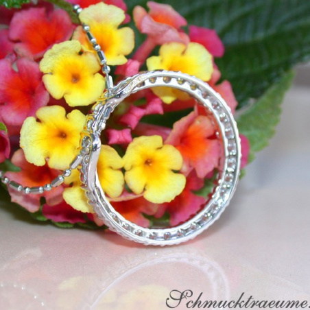 Elegant Diamond Circle Pendant in Whitegold 18k
