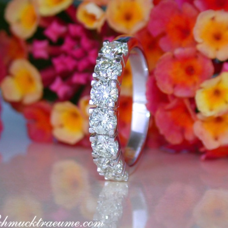 Stately Diamond Band in Whitegold