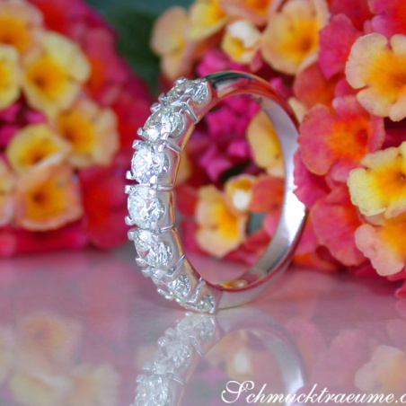 Stately Diamond Band in Whitegold