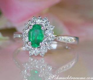 Smaragd Ring mit Diamanten in Weißgold