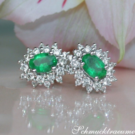Classy Emerald Stud Earrings with Diamonds