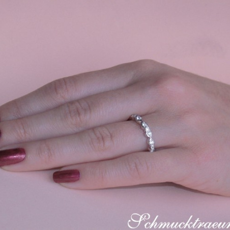 Delicate Diamond Band in Whitegold 18k