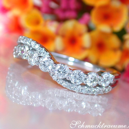 Crossover Diamond Band in Whitegold