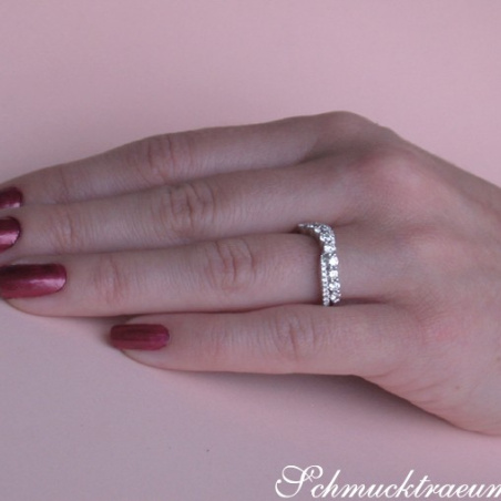 Crossover Diamond Band in Whitegold