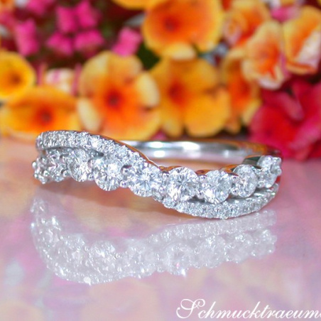 Crossover Diamond Band in Whitegold