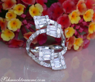 Extravagant Diamond Ring in Whitegold 18k