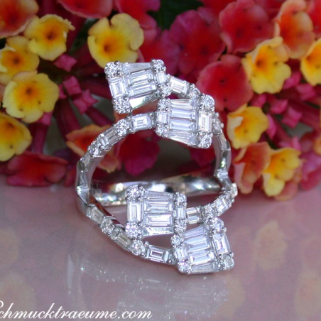 Extravagant Diamond Ring in Whitegold 18k