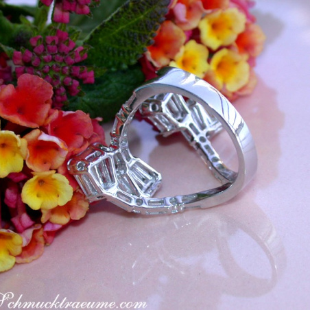 Extravagant Diamond Ring in Whitegold 18k