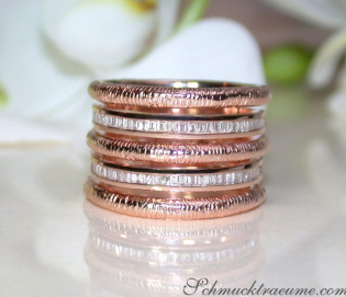 Puristic Rosegold Ring with Diamonds