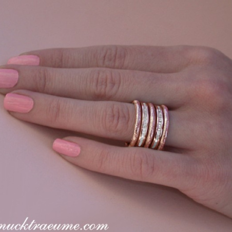 Breiter Roségold Ring mit Diamanten