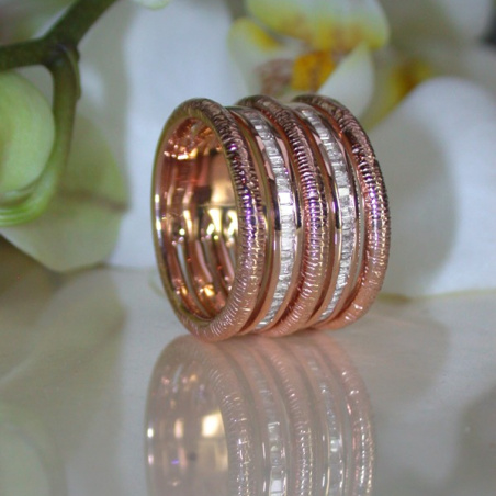 Breiter Roségold Ring mit Diamanten