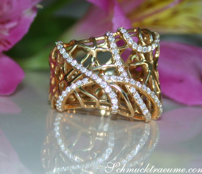 Unusual Diamond Ring in Yellowgold Unusual Diamond Ring in Yellowgold