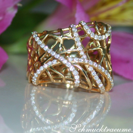 Unusual Diamond Ring in Yellowgold